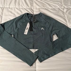NWT oner active classic seamless 2.0 long sleeve crop top